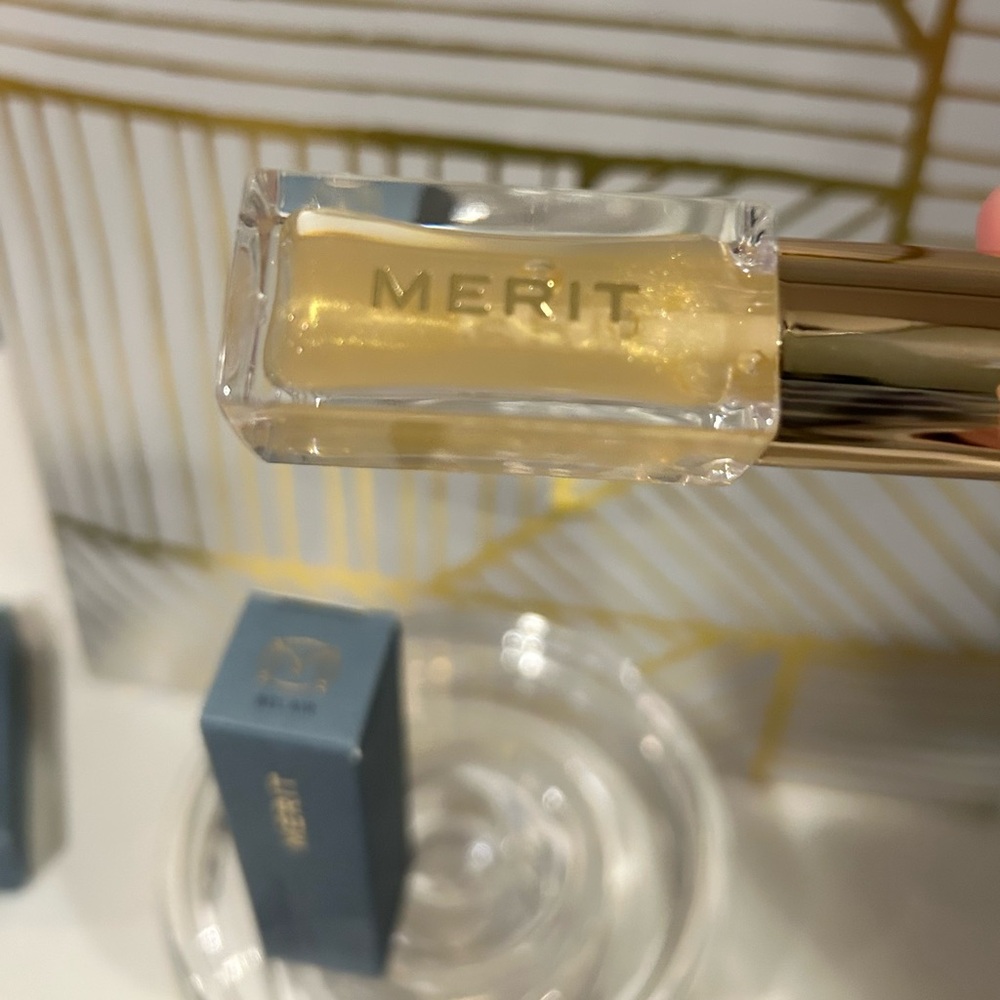 ✨MERIT Shade Slick Tinted Lip Oil | Bel Air Discontinued Favorite | New in box ✨ - Picture 3 of 3